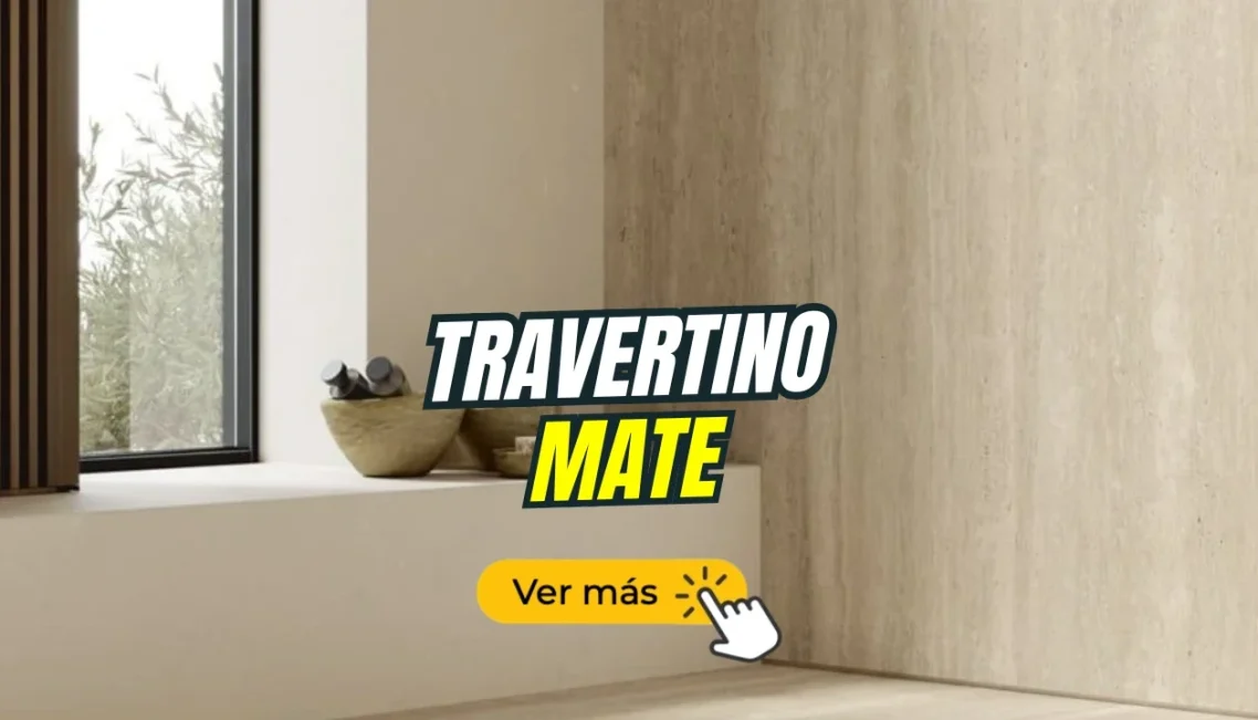 Placa decorativa travertino mate Texto destacado "TRAVERTINO MATE" sobre un fondo de pared clara con elementos decorativos.